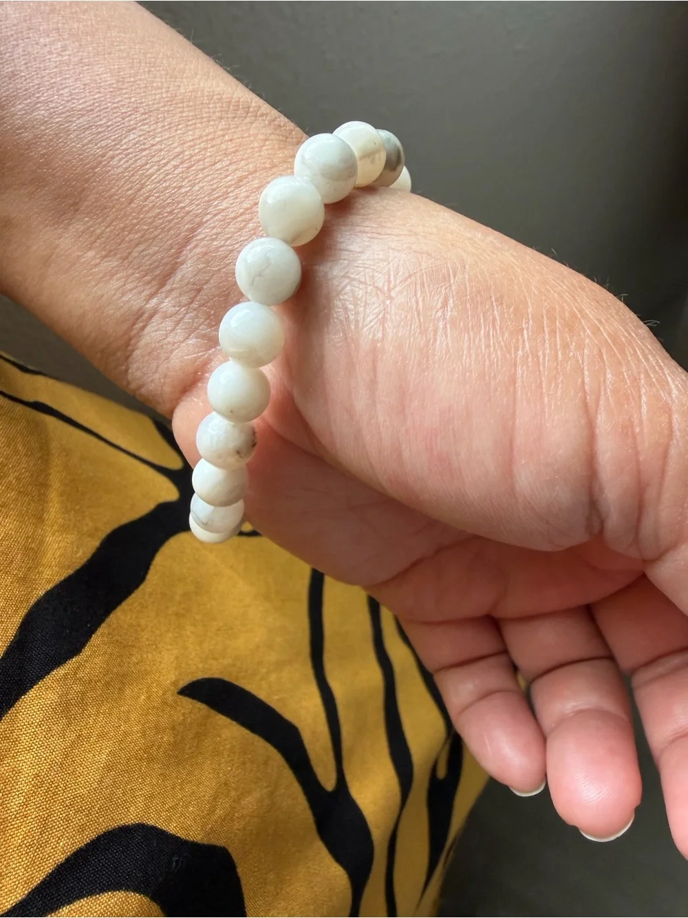 Semi-Precious White Beaded Bracelet with Gold-Edged Arrowhead Gemstone Charm